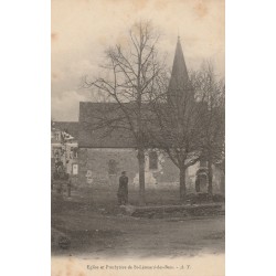 72 SAINT-LEONARD-DES-BOIS. Eglise et Presbytère petite animation 1905