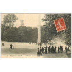 carte postale ancienne 77 FONTAINEBLEAU. Passage des Cyclistes à l'Obélisque 1913