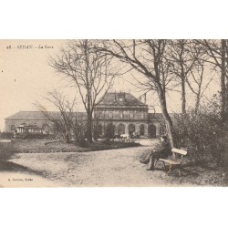 2 x Cpa 08 SEDAN. La Gare et la Citadelle