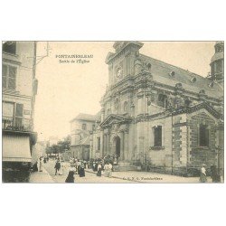 carte postale ancienne 77 FONTAINEBLEAU. Sortie de l'Eglise et Grande Rue 1905