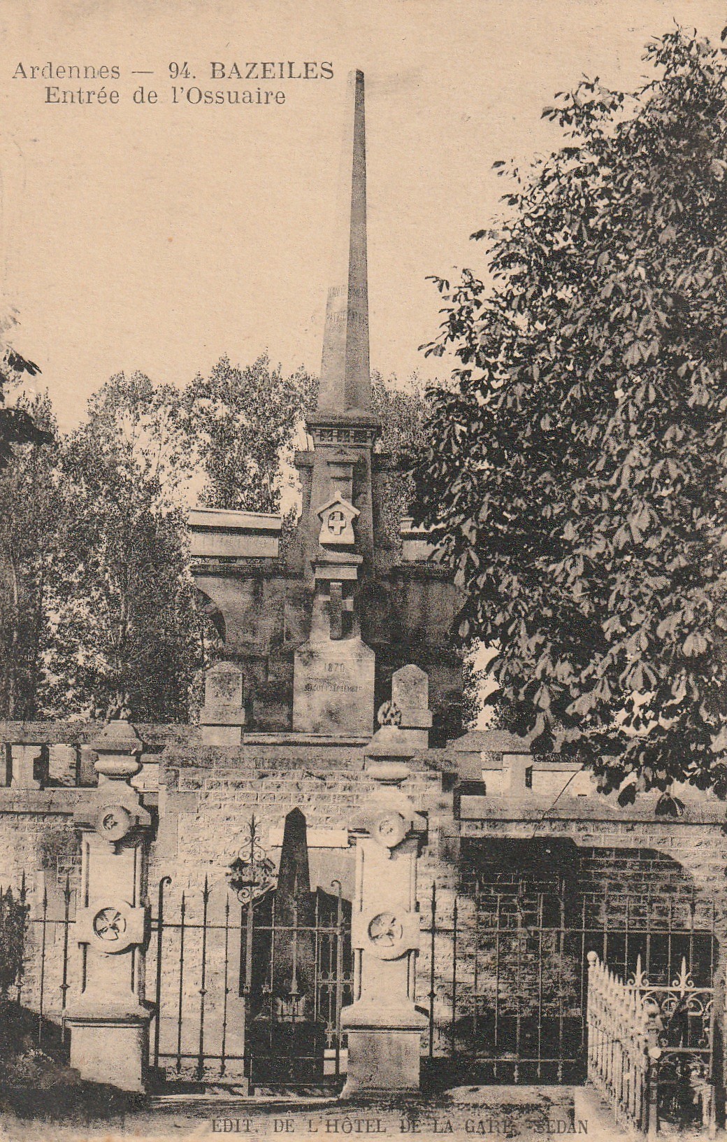 2 x cpa 08 BAZEILLES. Entrée Ossuaire et Chambre dernière Cartouche
