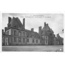 77 FONTAINEBLEAU. 4 Cpa style phpto émaillographie. Ecole Artillerie Génie, Hôtel de Ville, Canal et Palais
