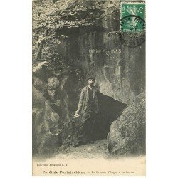 carte postale ancienne 77 FONTAINEBLEAU. Sortie Caverne d'Augas