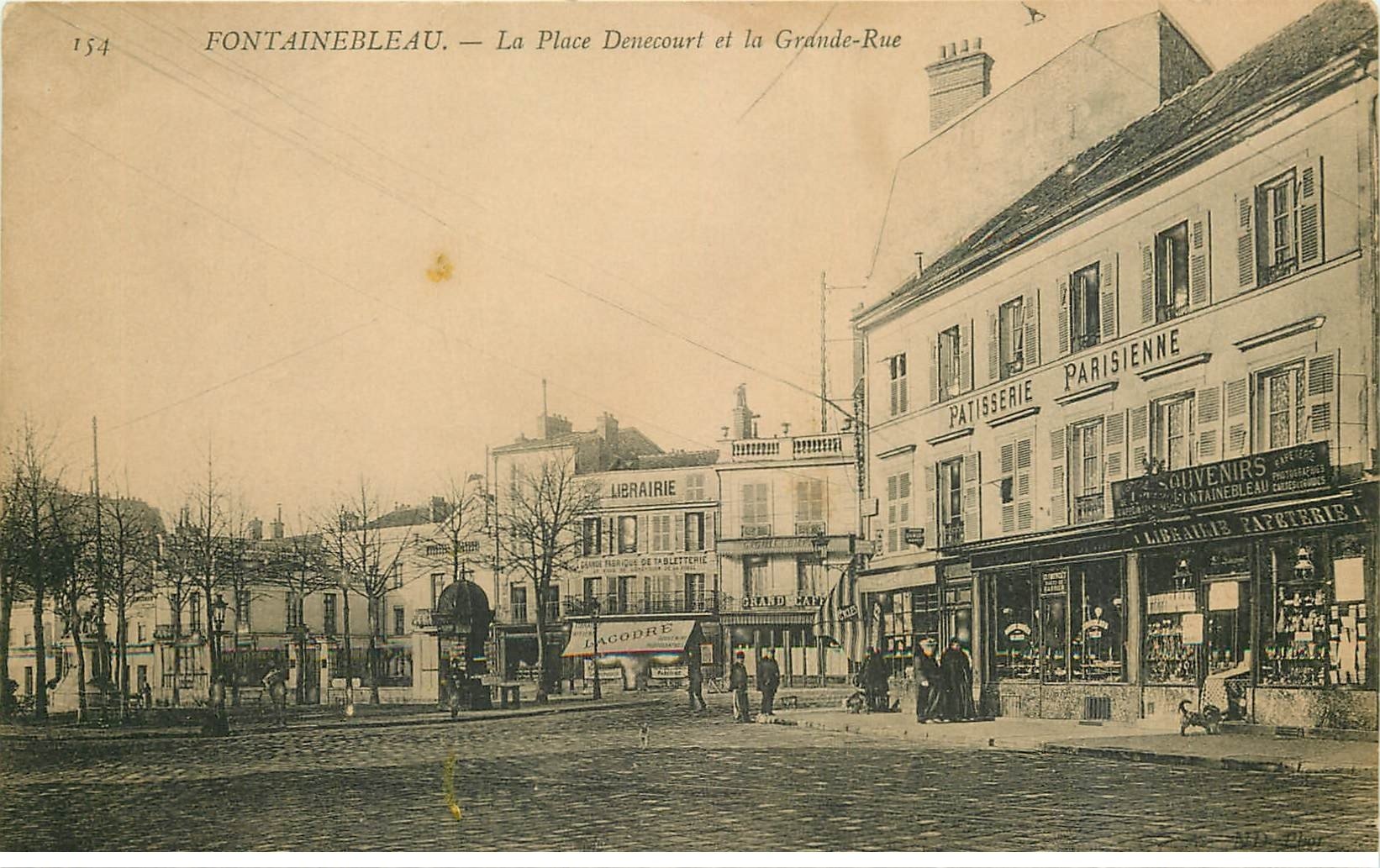 carte postale ancienne 77 FONTAINEBLEAU. Place Denecourt et Grande Rue Pâtisserie Parisienne