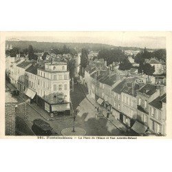 carte postale ancienne 77 FONTAINEBLEAU. Place de l'Etape rue Aristide Briand 1945. Fine plissure transversale