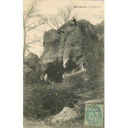 carte postale ancienne 77 BAGNEAUX. La Grotte belle animation