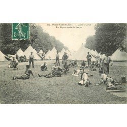 carte postale ancienne 77 FONTAINEBLEAU. Camp d'Avon Repos après la Soupe 1906. Militaires et Campement