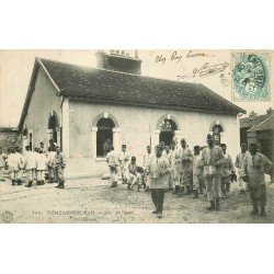 carte postale ancienne 77 FONTAINEBLEAU. 46° de Ligne la Soupe 1906. Militaires et Caserne.