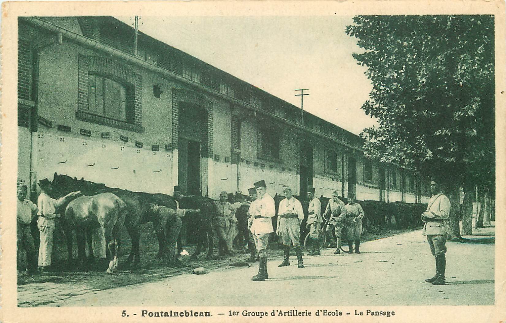 CPA 77 Pensionnat Jeanne d'Arc - FONTAINEBLEAU - Une Pelouse du Parc