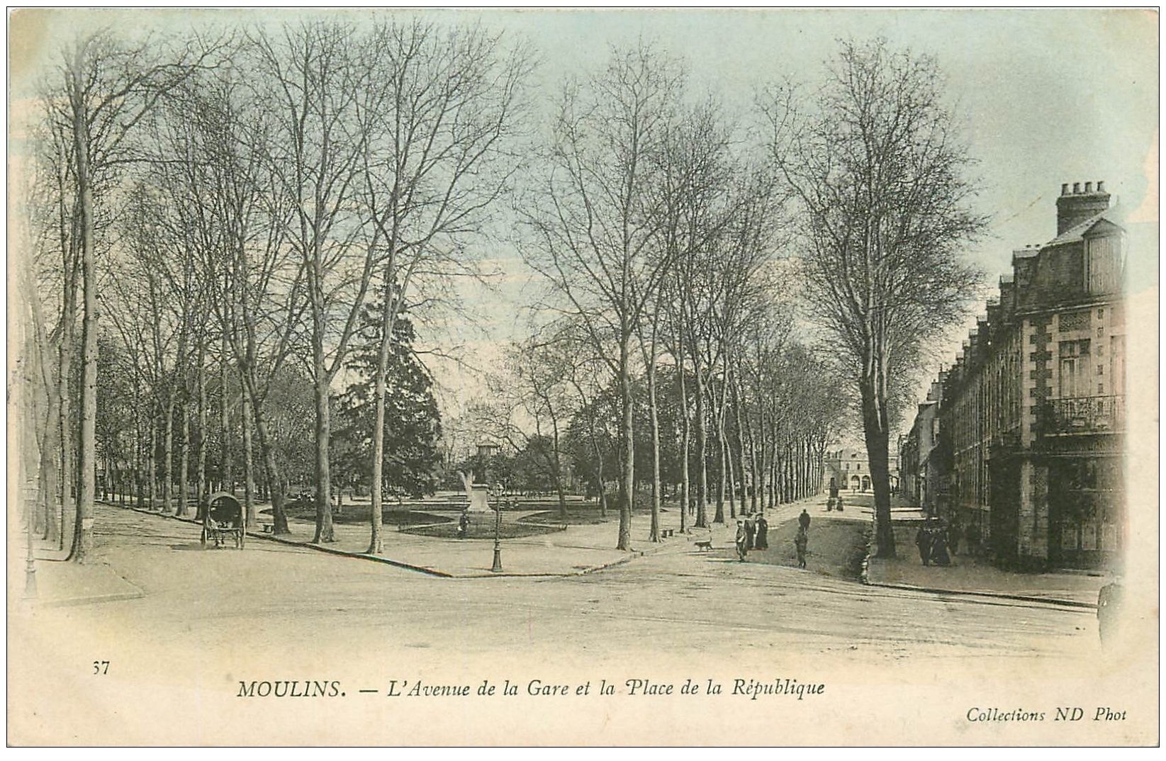 carte postale ancienne 03 MOULINS. Avenue de la Gare Place République 1905