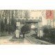 carte postale ancienne 77 CROUY-SUR-OURCQ. Vielle Porte ruines du Château 1905 animation