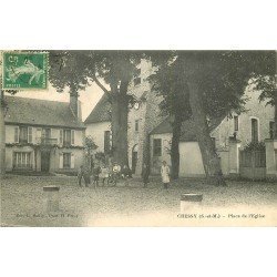 carte postale ancienne 77 CHESSY. Animation Place de l'Eglise 1914. Adressée à Dumoulin