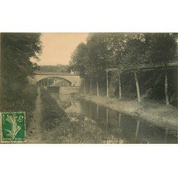 carte postale ancienne 77 MEAUX. Vieux Canal 1912. Deux trous punaise