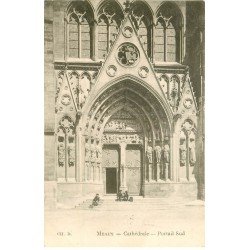 carte postale ancienne 77 MEAUX. Cathédrale Portail 1905 animation