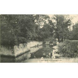 carte postale ancienne 77 COUBERT. Fosses et Pont Tournant Château de la Grange-le-Roi 1915