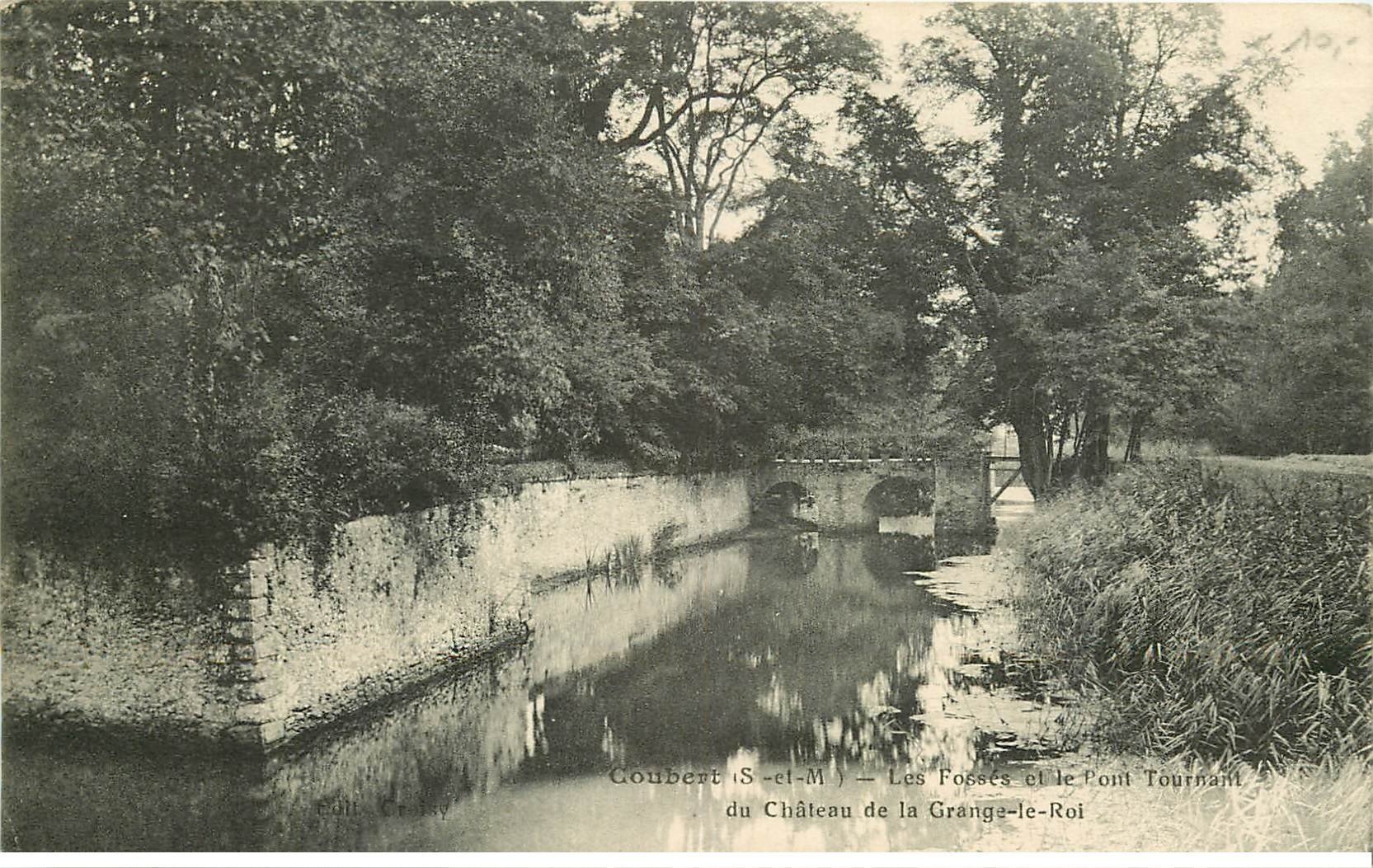 carte postale ancienne 77 COUBERT. Fosses et Pont Tournant Château de la Grange-le-Roi 1915