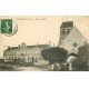 77 FAVIERES. Mairie et Eglise 1914 animation