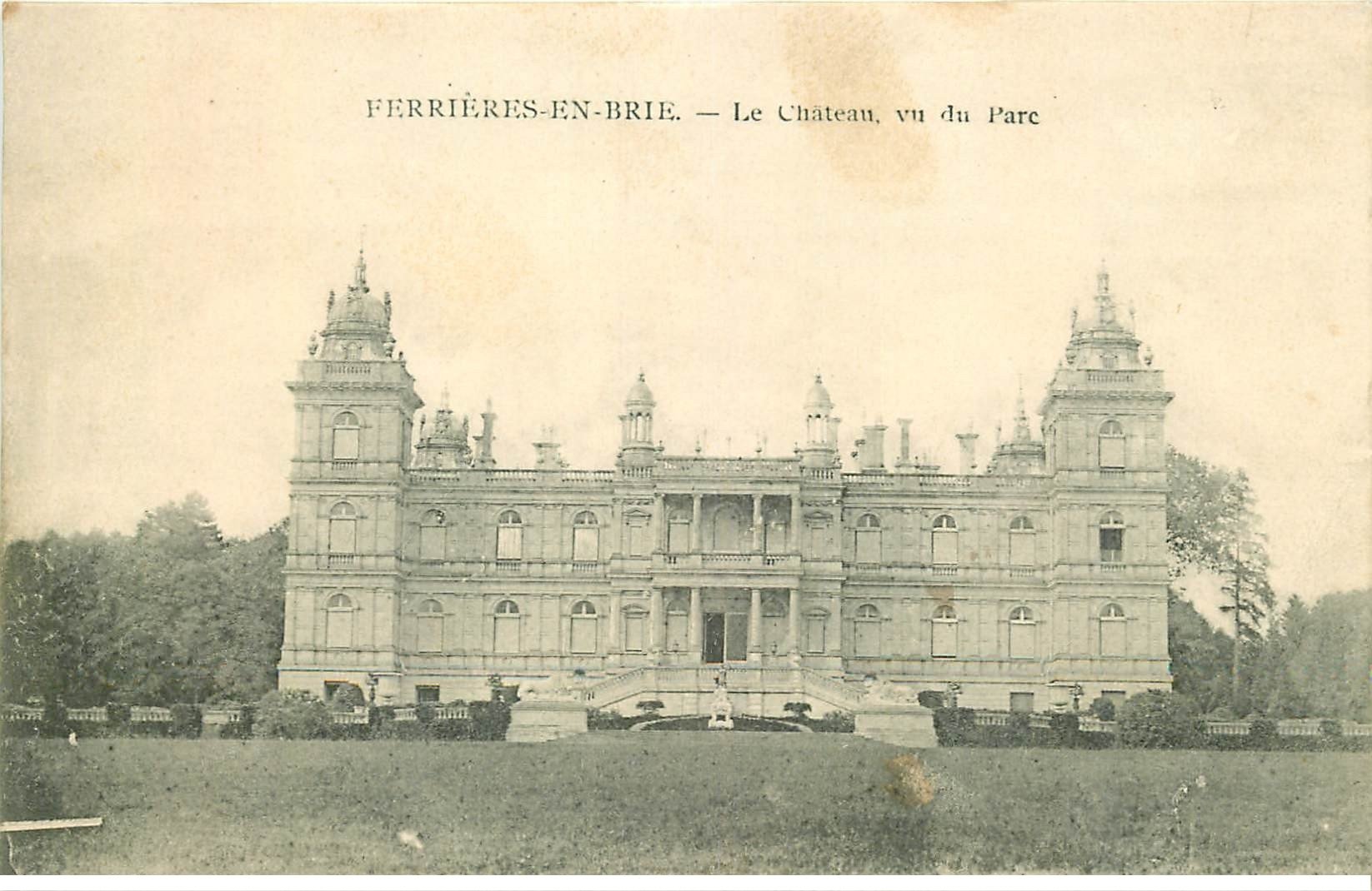 carte postale ancienne 77 FERRIERES-EN-BRIE. Le Château vu du Parc