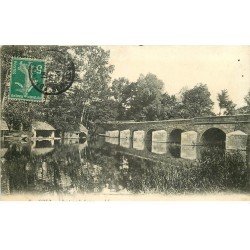 carte postale ancienne 77 GREZ. Pont sur le Loing avec Lavoir 1911