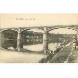 carte postale ancienne 77 MELUN. Le Pont du Mée avec Pêcheurs à la ligne