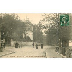 carte postale ancienne 77 MELUN. Parc Château de Vaux-le-Pénil avec Facteur à vélo 1908