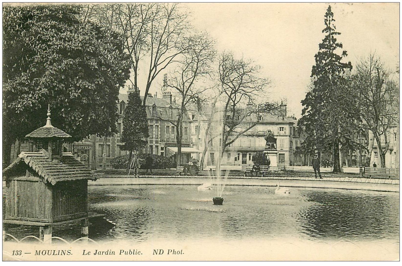 carte postale ancienne 03 MOULINS. Le Jardin Public 1913