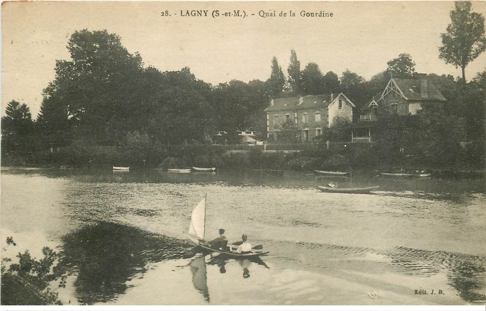 carte postale ancienne 77 LAGNY SUR MARNE. Quai de la Gourdine canotage 1928