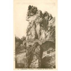 carte postale ancienne 77 LARCHANT. Rocher de Dame-Jeanne personnage dessus