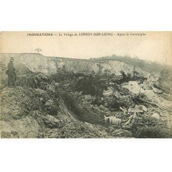 carte postale ancienne 77 LORROY-SUR-LOING. Le Village après la Catastrophe avec Gendarme