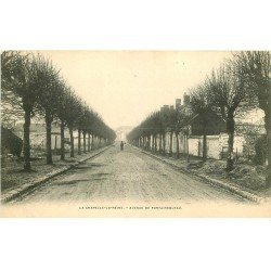 carte postale ancienne 77 LA CHAPELLE-LA-REINE. Avenue de Fontainebleau vers 1900