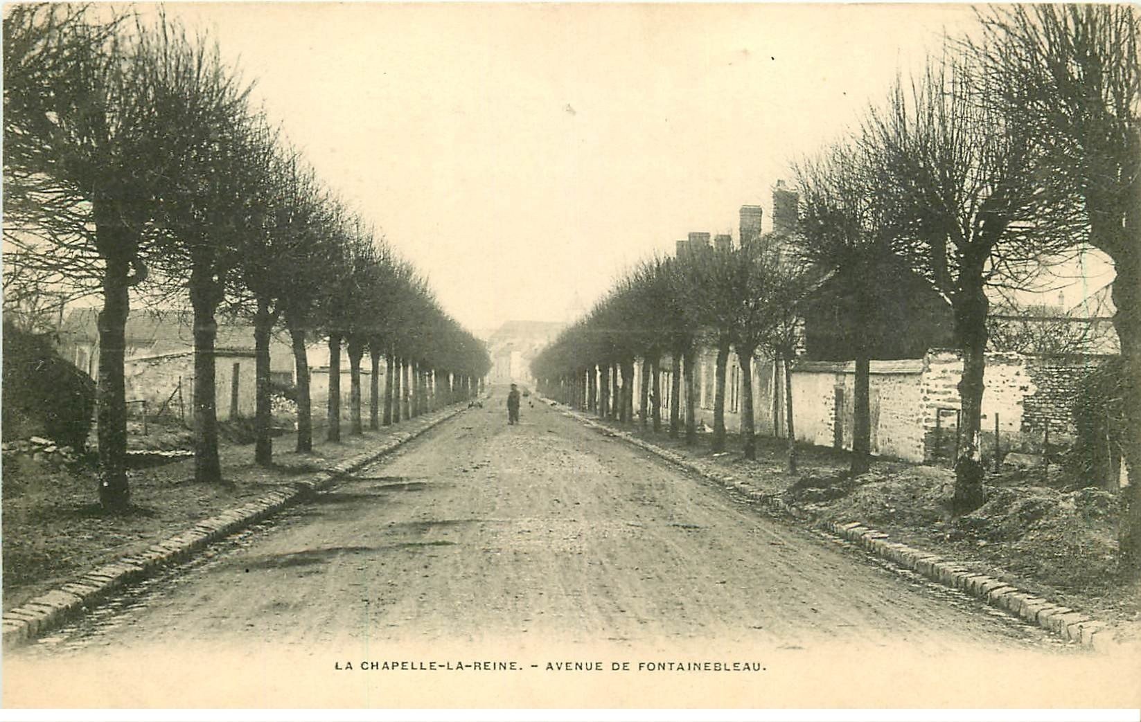 carte postale ancienne 77 LA CHAPELLE-LA-REINE. Avenue de Fontainebleau vers 1900