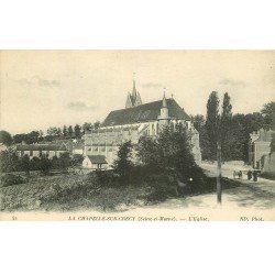 carte postale ancienne 77 LA CHAPELLE-SUR-CRECY. L'Eglise petite animation