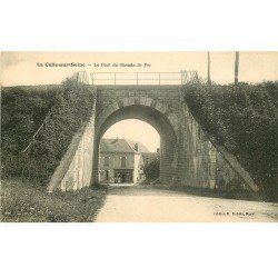 carte postale ancienne 77 LA CELLE-SUR-SEINE. Le Pont du Chemin de Fer et vue sur Epicerie et Hotel Moderne Legrand