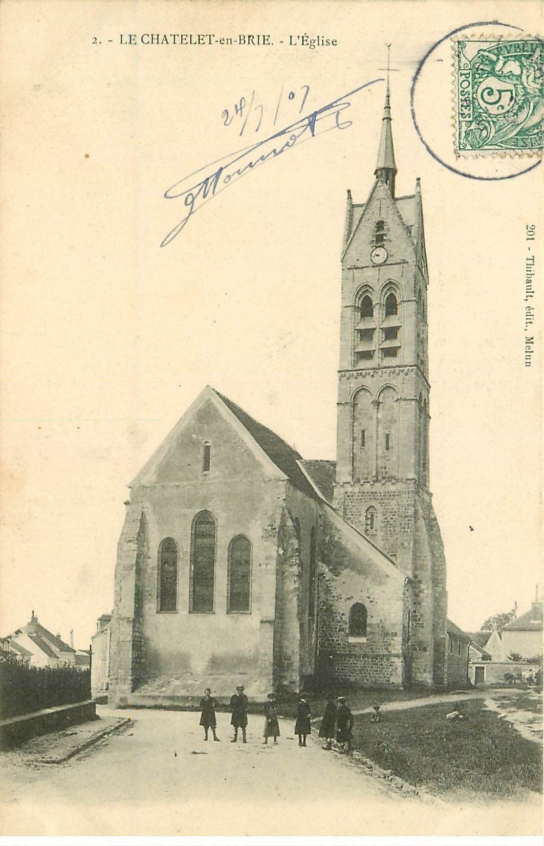 carte postale ancienne 77 LE CHATELET-EN-BRIE. L'Eglise avec écoliers 1907