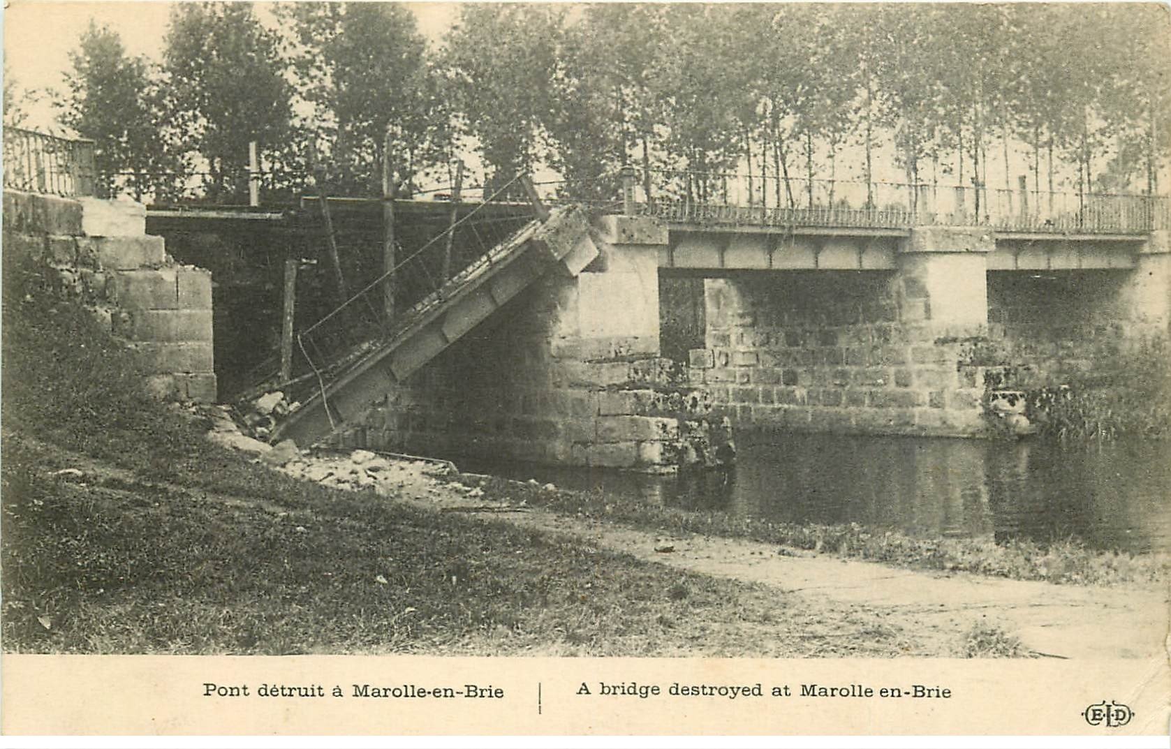 carte postale ancienne 77 MAROLLES-EN-BRIE. Pont détruit. Pli transversal