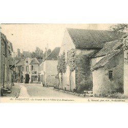 carte postale ancienne 77 MARLOTTE. Grande Rue et Hôtel de Renaissance