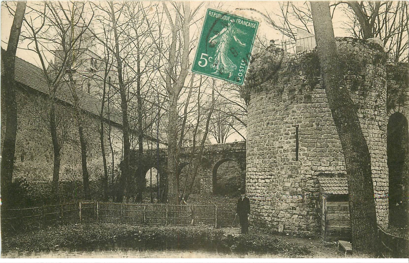 carte postale ancienne 77 NANGIS. lieu rendez-vous Marion Delorme 1910 le Parc avec personnage