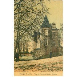 carte postale ancienne 77 NANGIS. Fossés ancien Château animation. Superbe carte toilée vers 1910