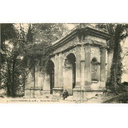 carte postale ancienne 77 COULOMMIERS. Ruines Parc des Capucins personnage assis