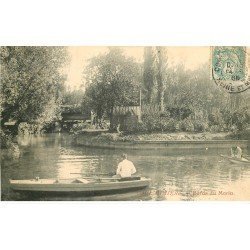 carte postale ancienne 77 COULOMMIERS. Pêcheurs en barque bords du Morin 1905