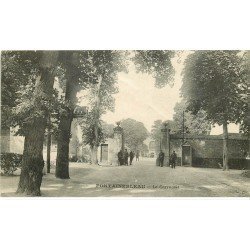 carte postale ancienne 77 FONTAINEBLEAU. Le Carrousel 1919