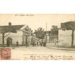 carte postale ancienne 77 FONTAINEBLEAU. Le Caserne du 46° de Ligne 1904