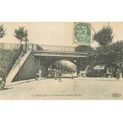 carte postale ancienne 77 CHELLES. Pont du Chemin de Fer Boulevard de la Gare. Kiosque Journaux et Cartes postales 1907
