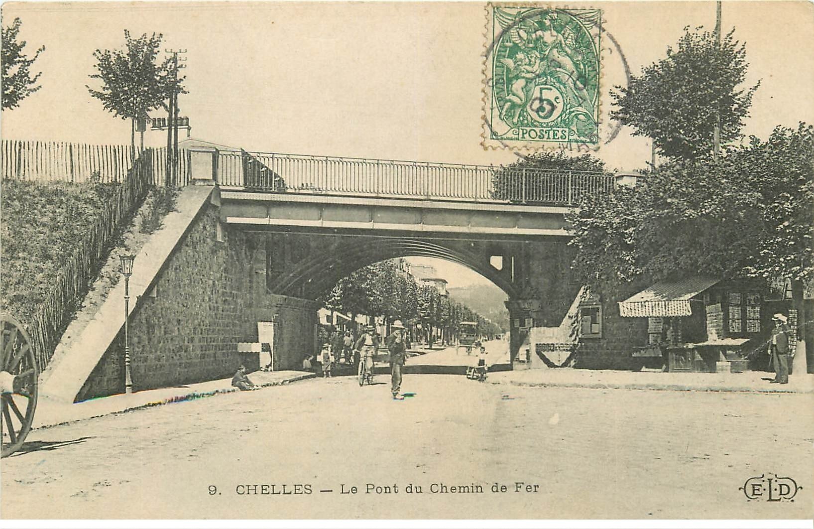 carte postale ancienne 77 CHELLES. Pont du Chemin de Fer Boulevard de la Gare. Kiosque Journaux et Cartes postales 1907