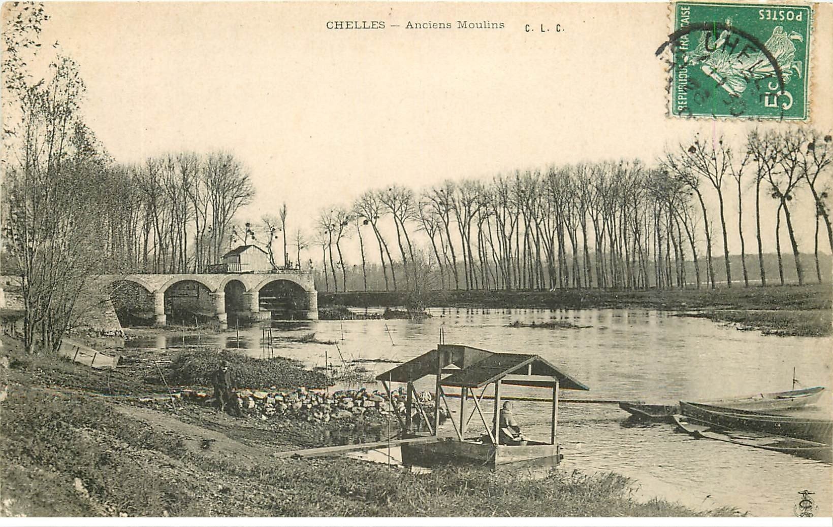 carte postale ancienne 77 CHELLES. Lavandière près Anciens Moulins vers 1905