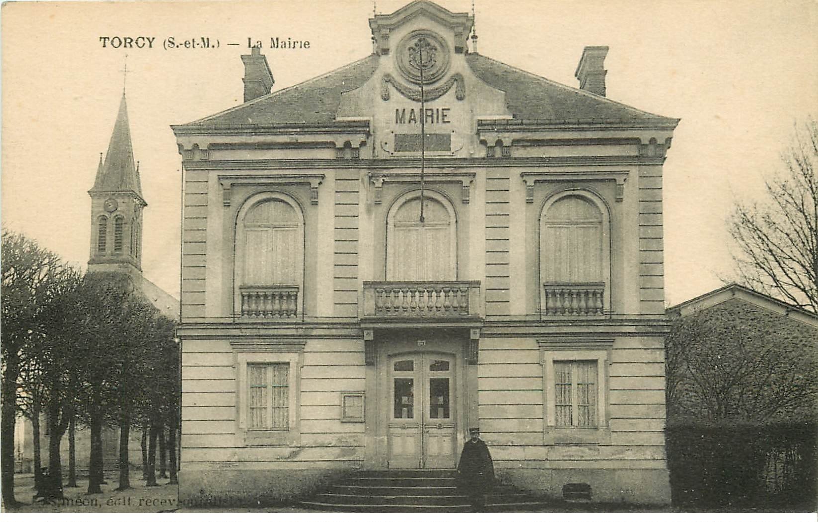 carte postale ancienne 77 TORCY. La Mairie avec Facteur 1917