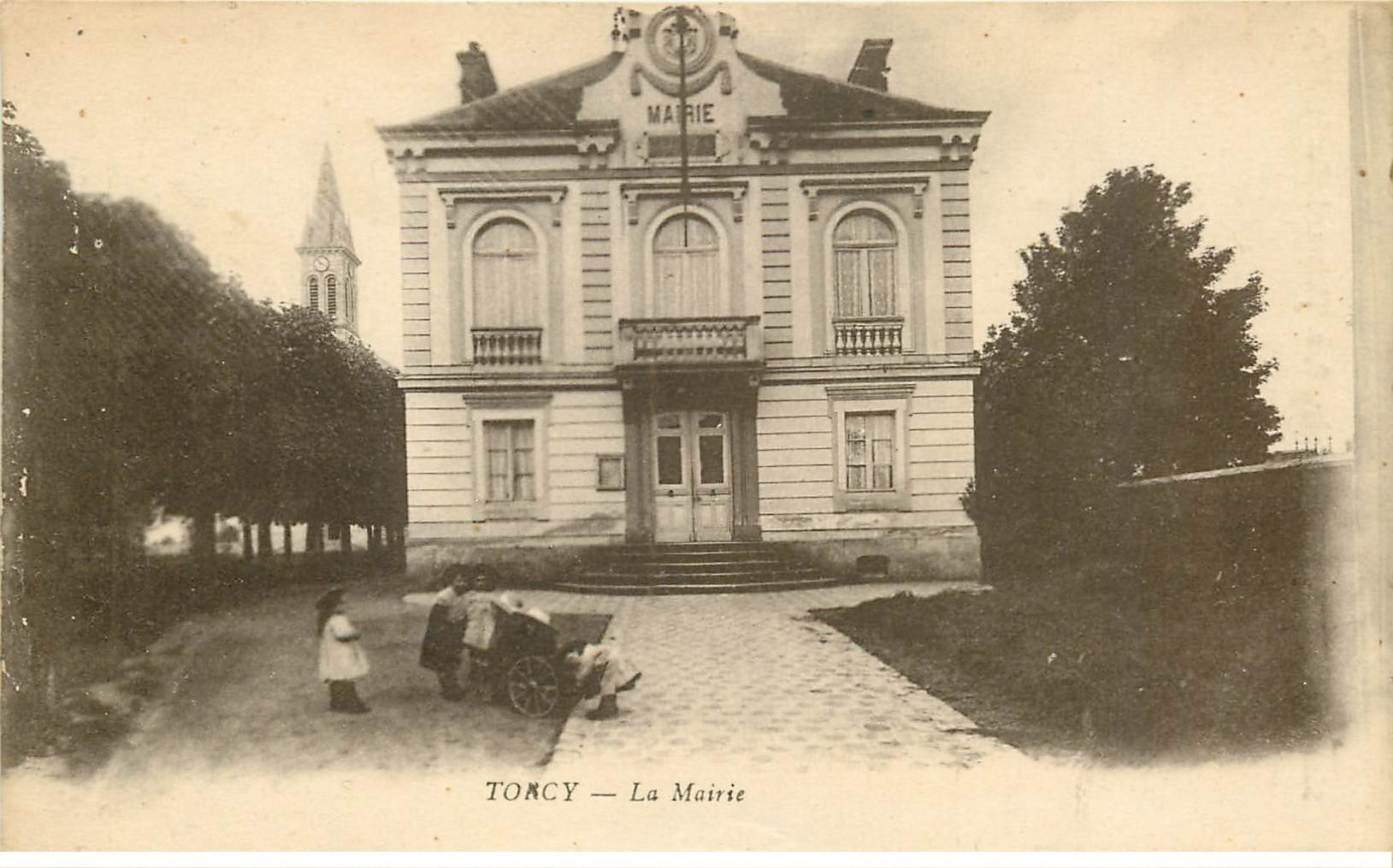 carte postale ancienne 77 TORCY. La Mairie avec enfants 1927