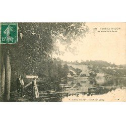 carte postale ancienne 77 VENEUX-NADAN. Pêcheuse sur bords de Seine 1908. Impeccable