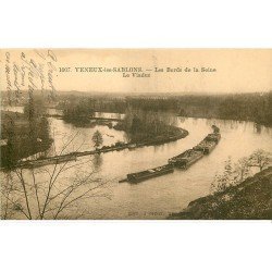 carte postale ancienne 77 VENEUX-LES-SABLONS. Le Viaduc et file de Péniches sur la Seine