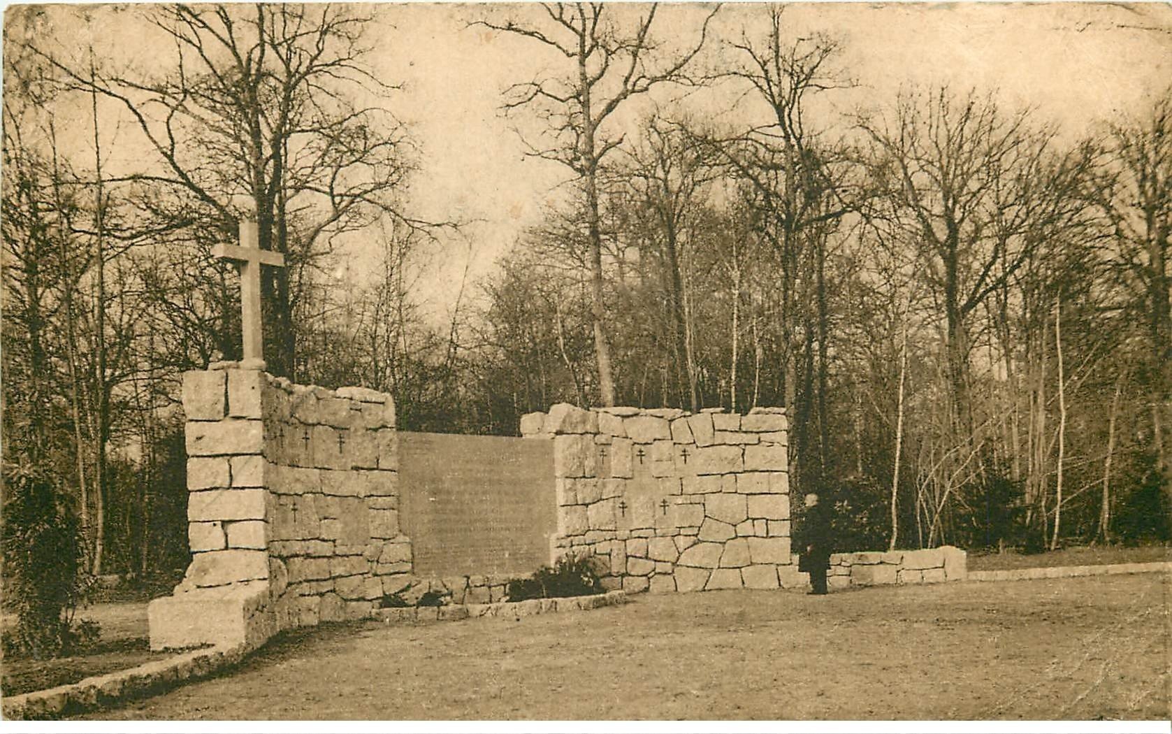 carte postale ancienne 77 VILLENEUVE-SUR-SEINE. Monument du Massacre du 25 Août 1944